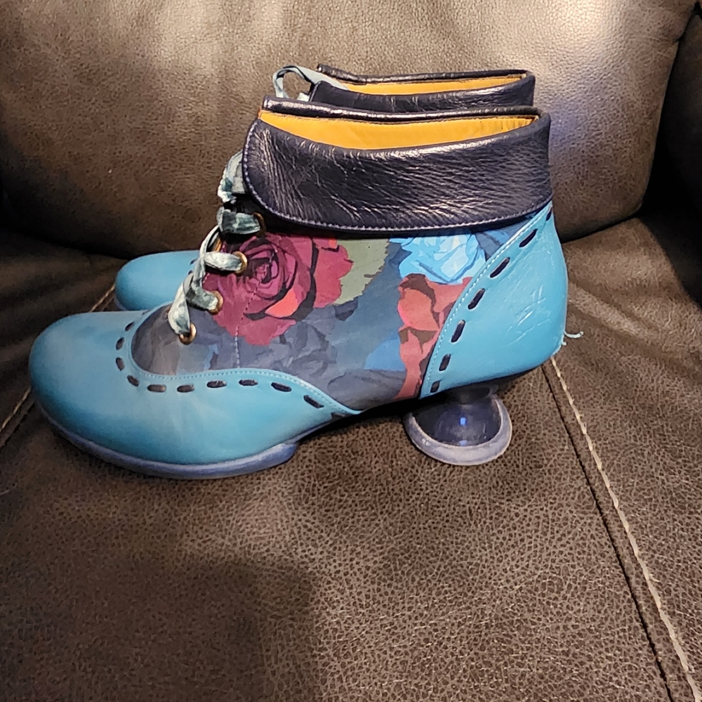 FLUEVOG Investigators size 8. 5